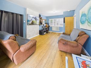 LIVING ROOM- click for photo gallery